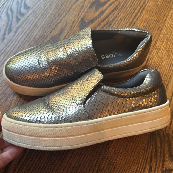 J Slides silver metallic snakeskin texture leather slip on sneakers. Size 8.5. - Picture 3 of 7